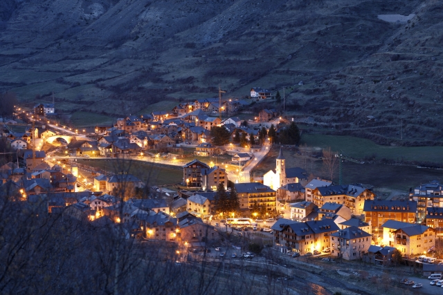  夜晚的埃斯波特镇 